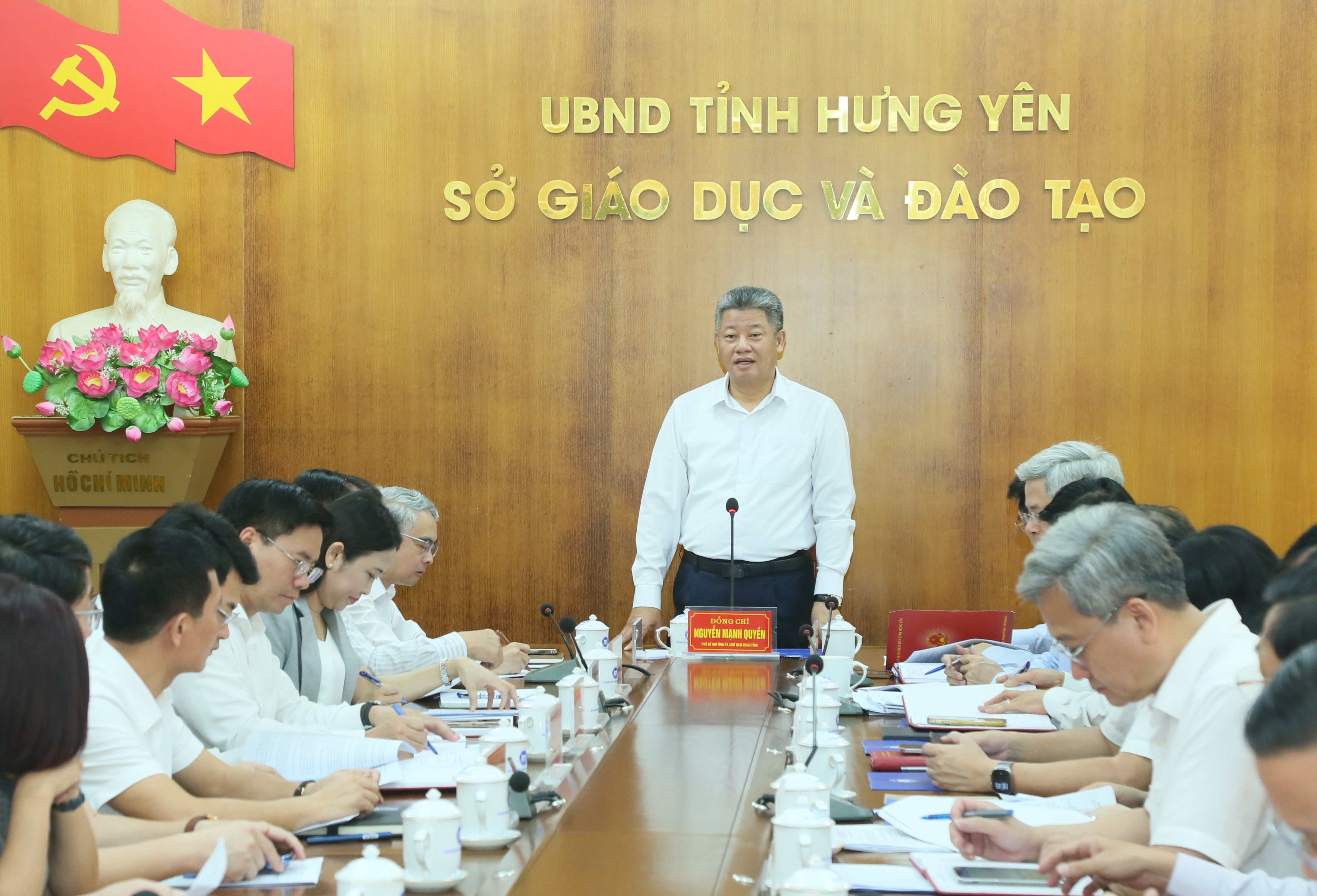 Đồng chí Phó Bí thư Tỉnh ủy, Chủ tịch UBND tỉnh Nguyễn Mạnh Quyền làm việc với Sở Giáo dục và Đào tạo