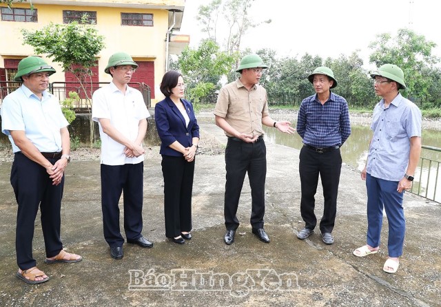   Đồng chí Bí thư Tỉnh ủy Nguyễn Hữu Nghĩa kiểm tra công tác phòng, chống lụt, ngập úng tại thị xã Mỹ Hào và các huyện Tiên Lữ, Ân Thi